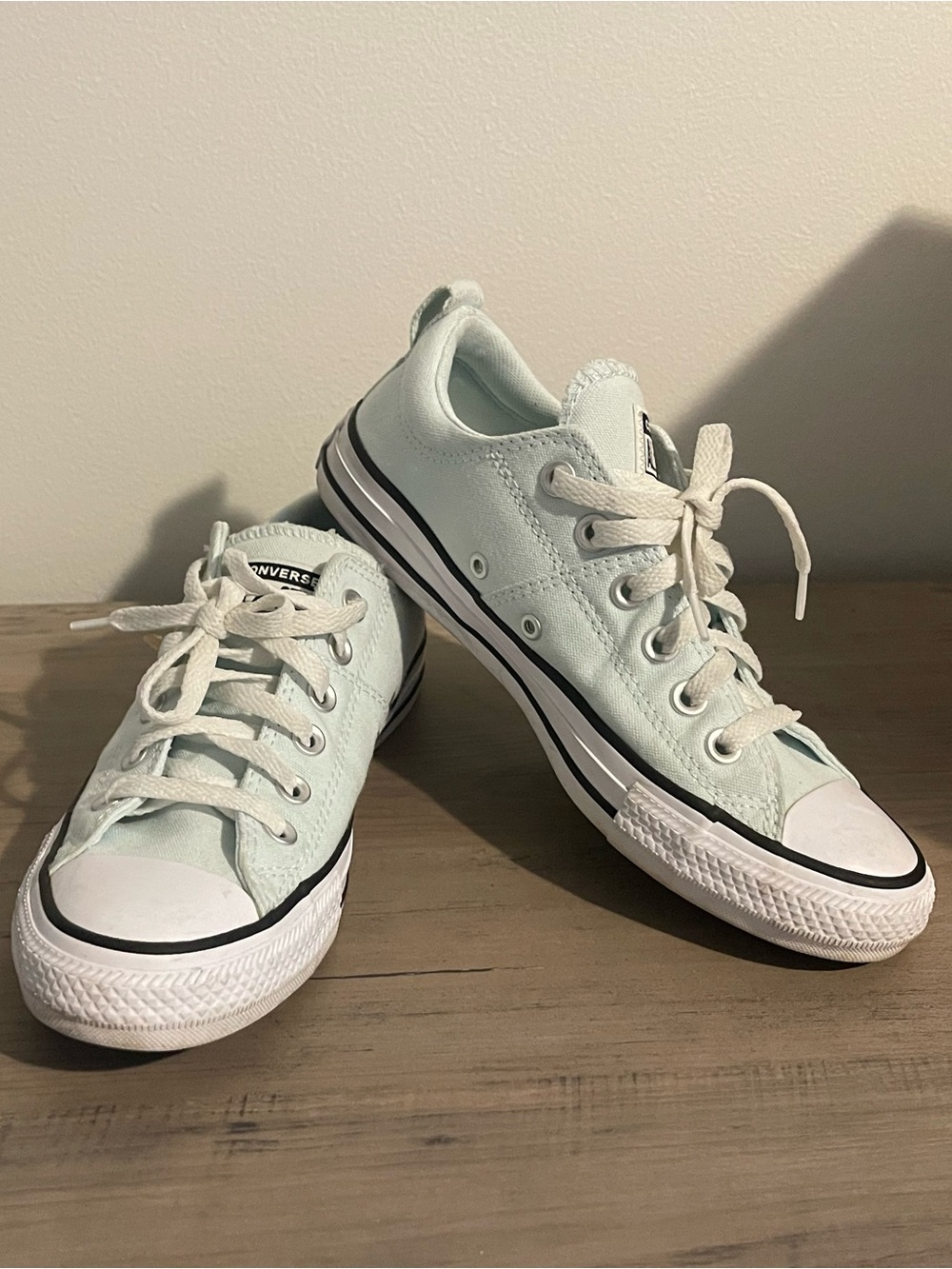 Women’s Converse Low-Top Sneakers 👟 😍